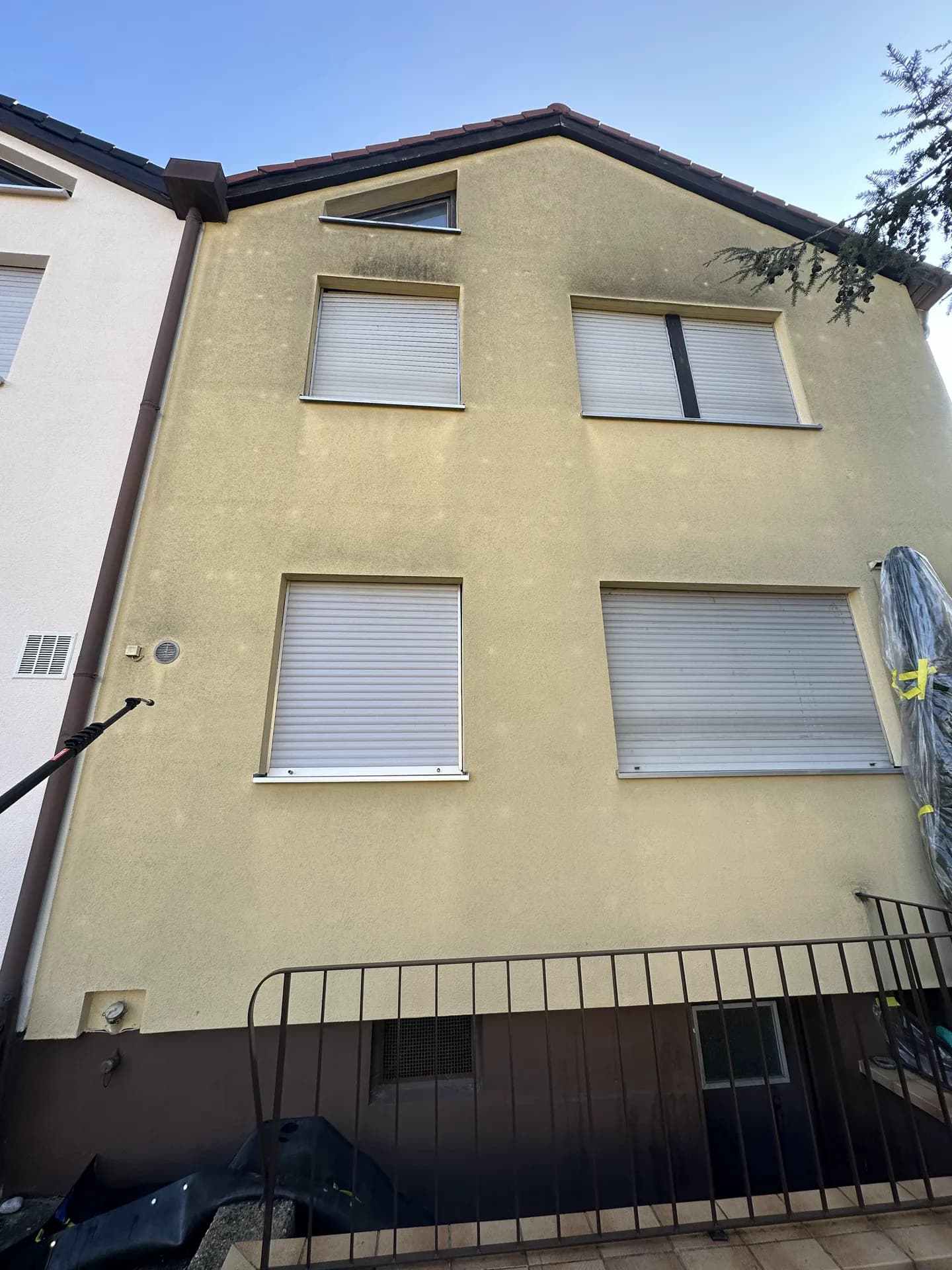 Gepflegtes Mehrfamilienhaus – Gebäudereinigung durch Imnova
