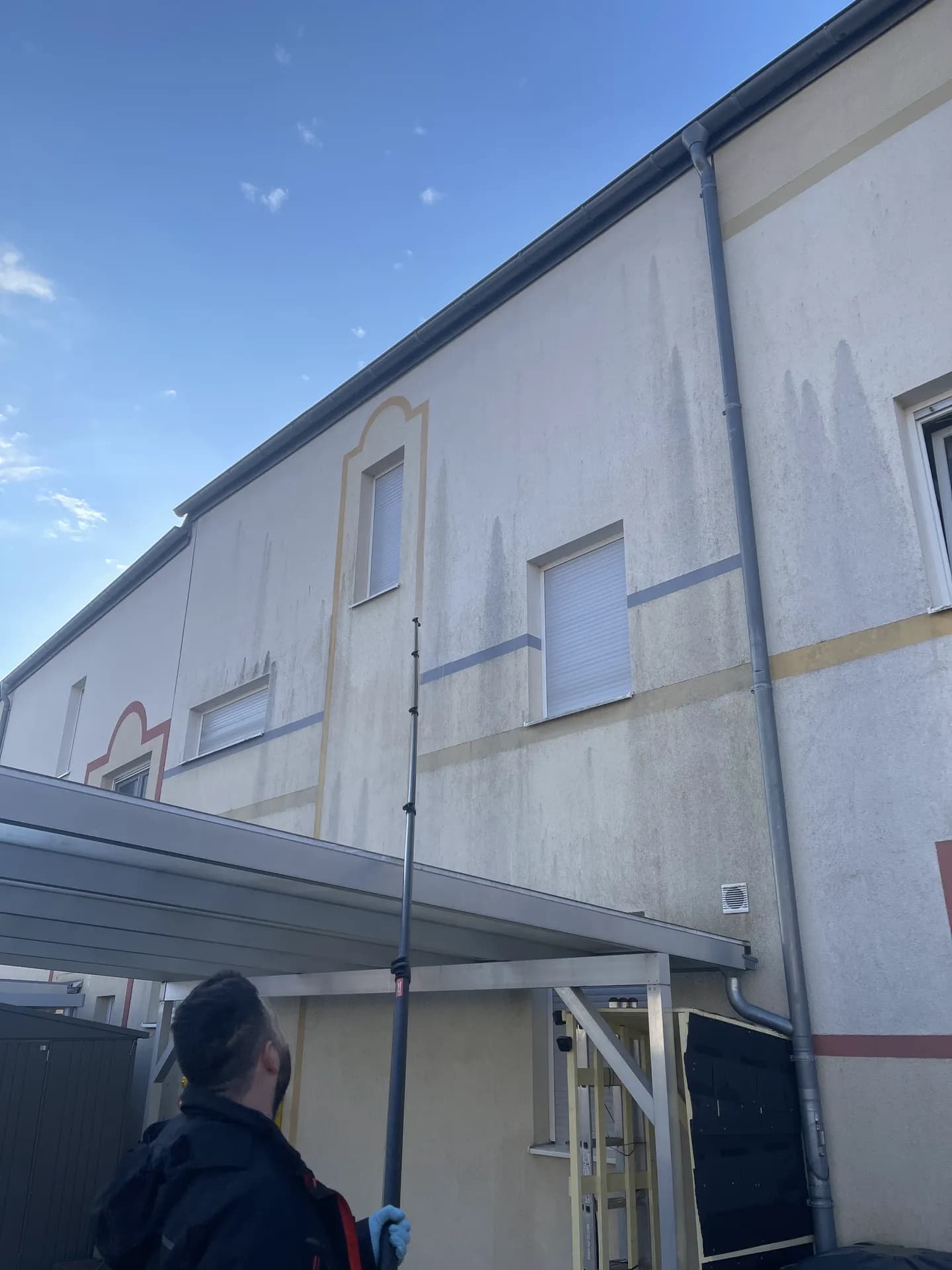 Fassadenreinigung an einem Reihenhaus – Einsatzgebiet Erlangen